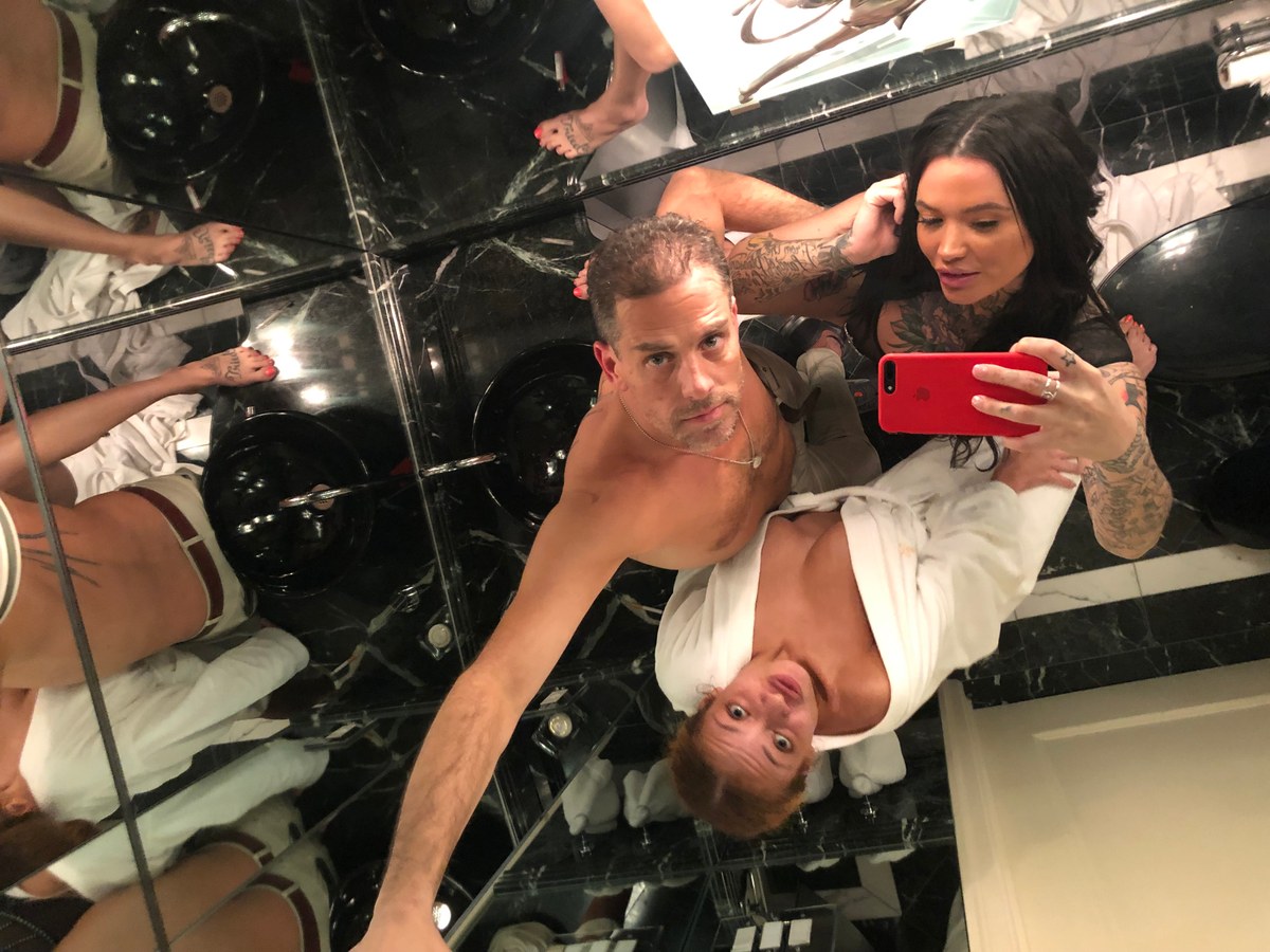 Bathroom mirror photo